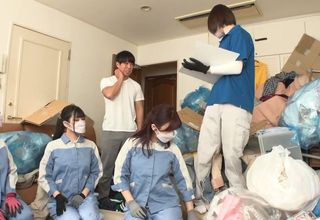 Các chị lao công dâm đãng gạ tình anh chàng FA độc thân